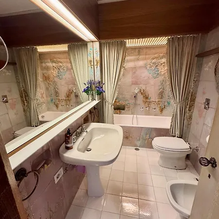 Elegant With Center And Tofana View Apartment *