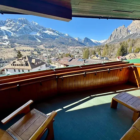 Elegant With Center And Tofana View Lägenhet Cortina dʼAmpezzo